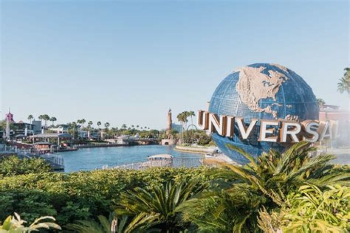 Cules son los 2 parques en Universal Studios? Celebrity.fm