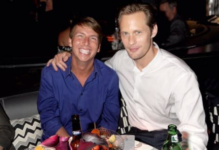 Is Jack Mcbrayer gay if married, who is his wife or partner and net worth