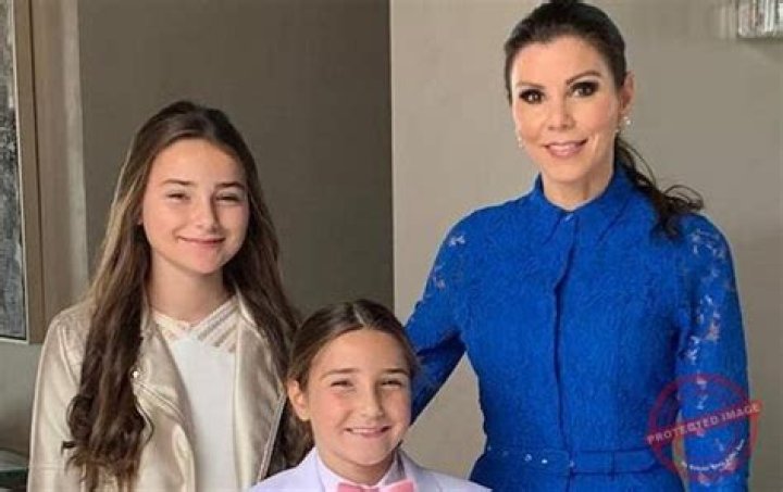 Julio Vaqueiro Bio, Wiki, Age, Height, Family, Brothers, Wife, Telemundo, Salary, and Net Worth.