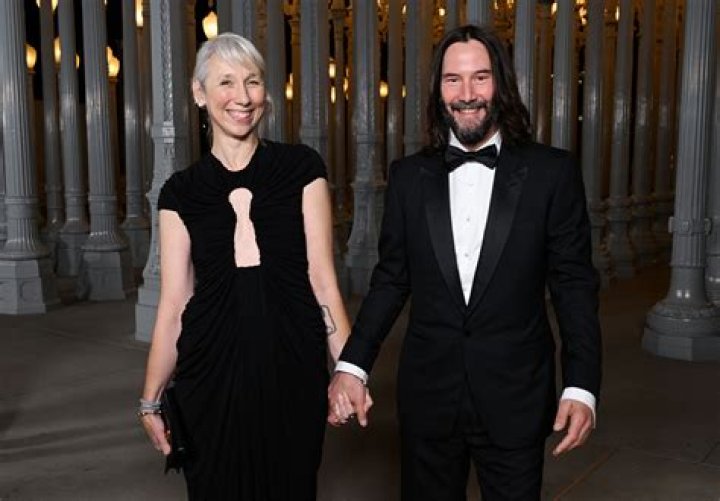 Keanu Reeves and Girlfriend Alexandra Grant Share Kiss on MOCA Gala Red Carpet ·