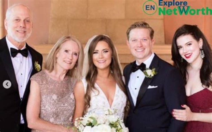Lydia Moynihan Bio, Wiki, Age, Height, Parents, Husband, and Net Worth