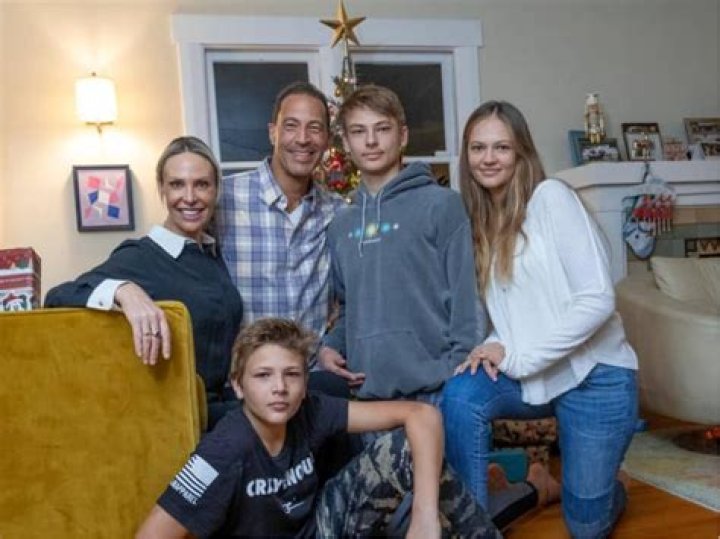 Sarah Goldberg Biography, Age, Height, Husband, Net Worth, Family