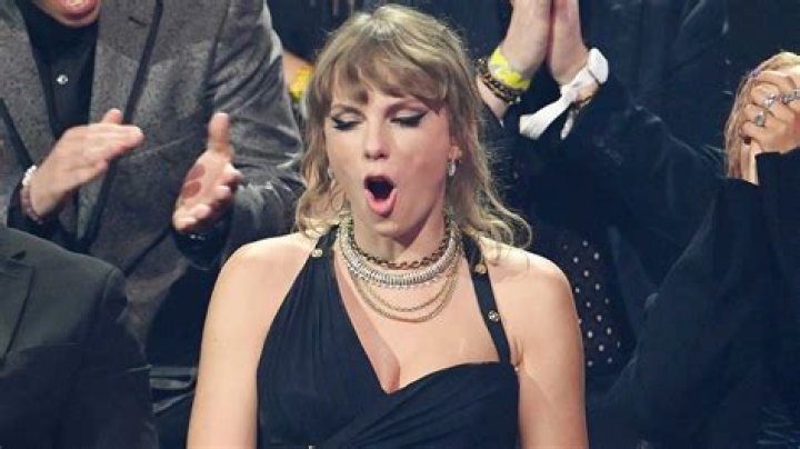 Taylor Swift's Epic Dance Moves and Facial Expressions Go Viral at MTV VMAs ·