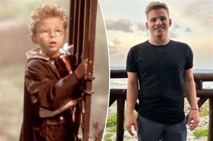 Uncover The Intriguing Truth Behind Jonathan Lipnicki's Height