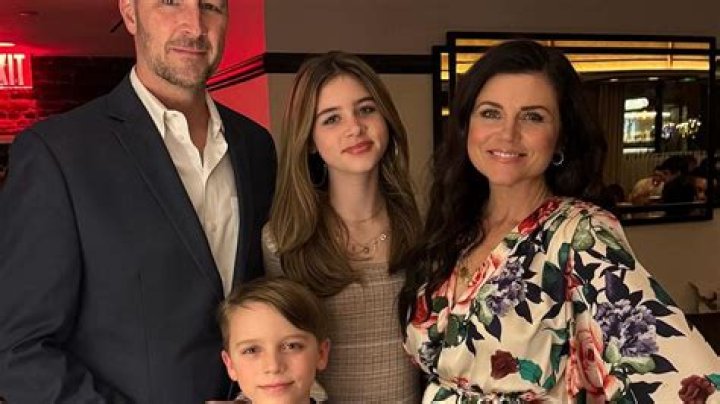 Unveiling The Secrets Of Tiffani Thiessen's Enduring Marriage