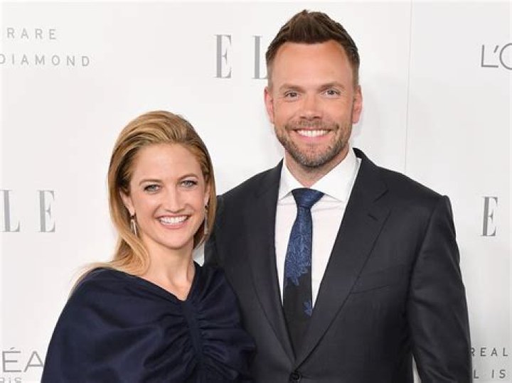 Who is Joel McHale? Wiki, Age, Wife, Net Worth, Ethnicity, Career ·