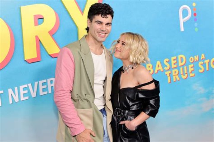 Who Is Lizze Broadway Age Boyfriend Height?